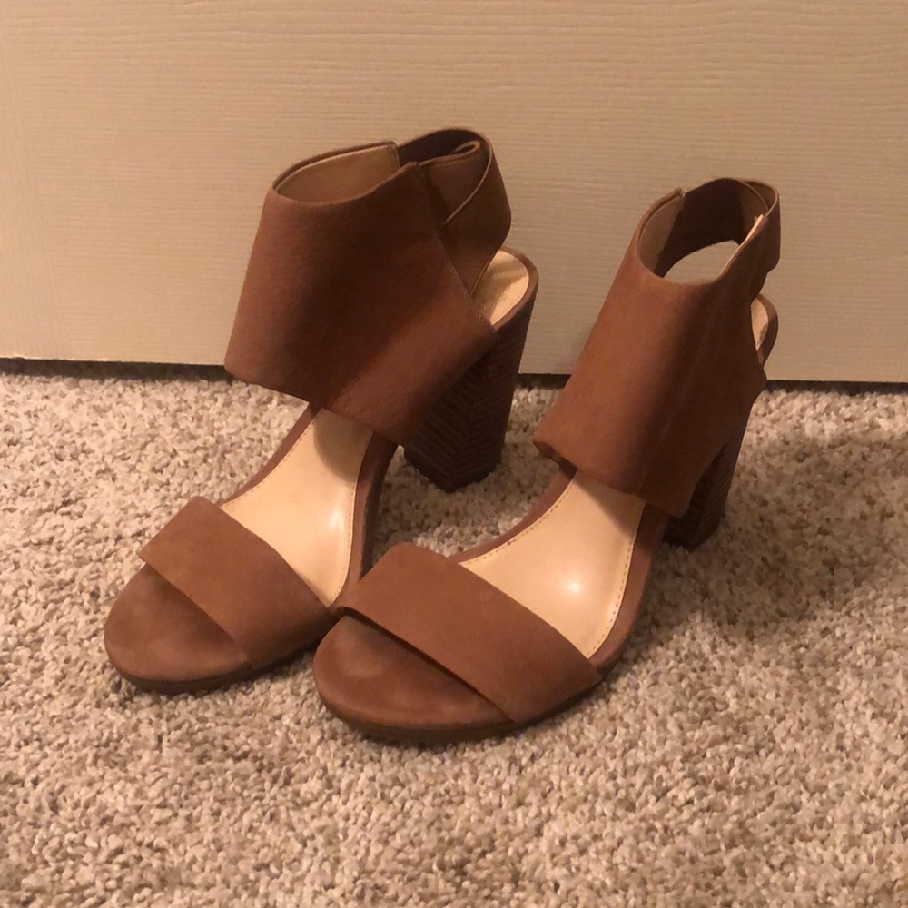 Vince Camuto Tan Heels